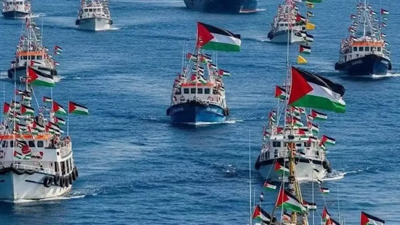 كسر الحصار.. سفينة من أسطول الصمود العالمي تخترق الطوق وتصل وجهتها